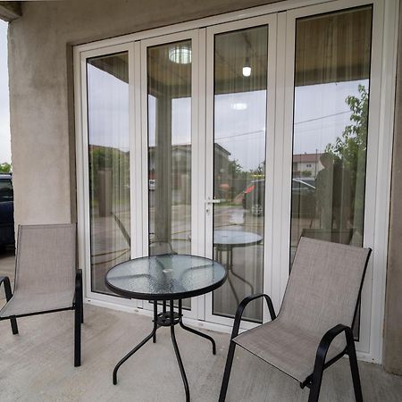Dane Apartment Airport Podgorica 미트로비처 외부 사진