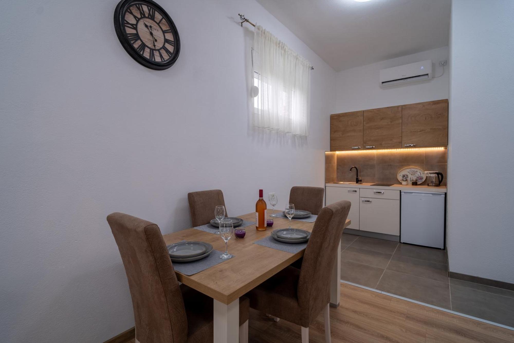 Dane Apartment Airport Podgorica 미트로비처 외부 사진
