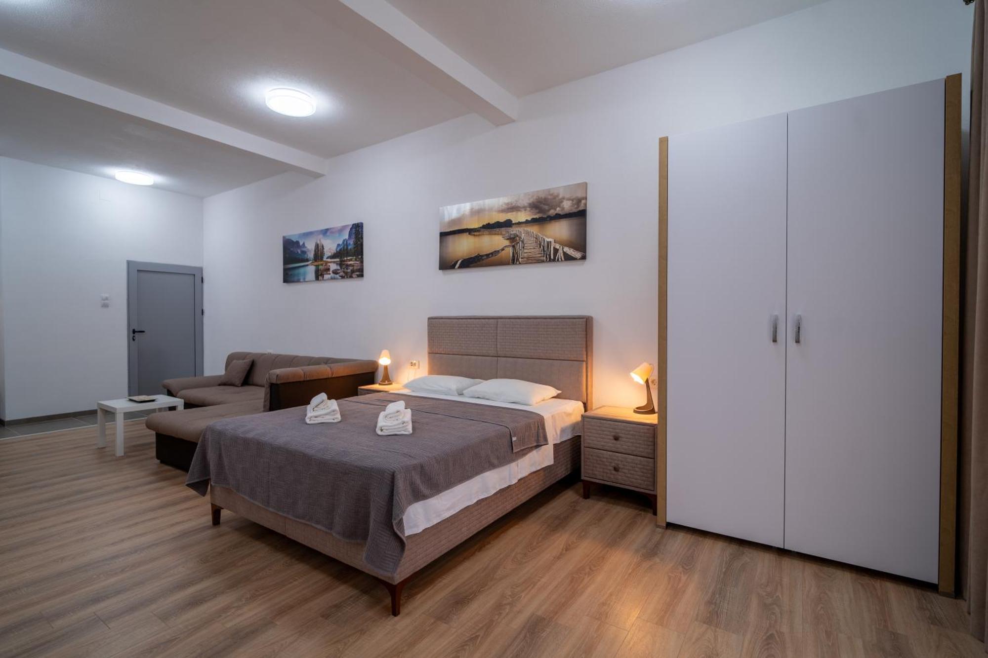 Dane Apartment Airport Podgorica 미트로비처 외부 사진
