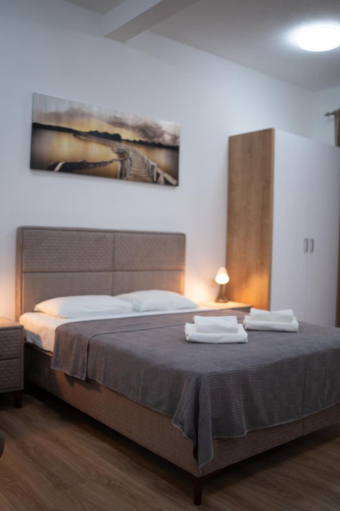 Dane Apartment Airport Podgorica 미트로비처 외부 사진