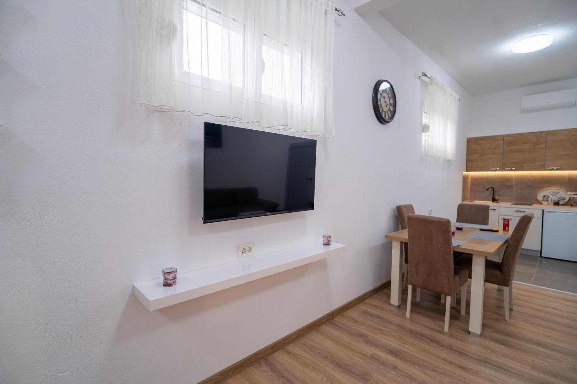Dane Apartment Airport Podgorica 미트로비처 외부 사진
