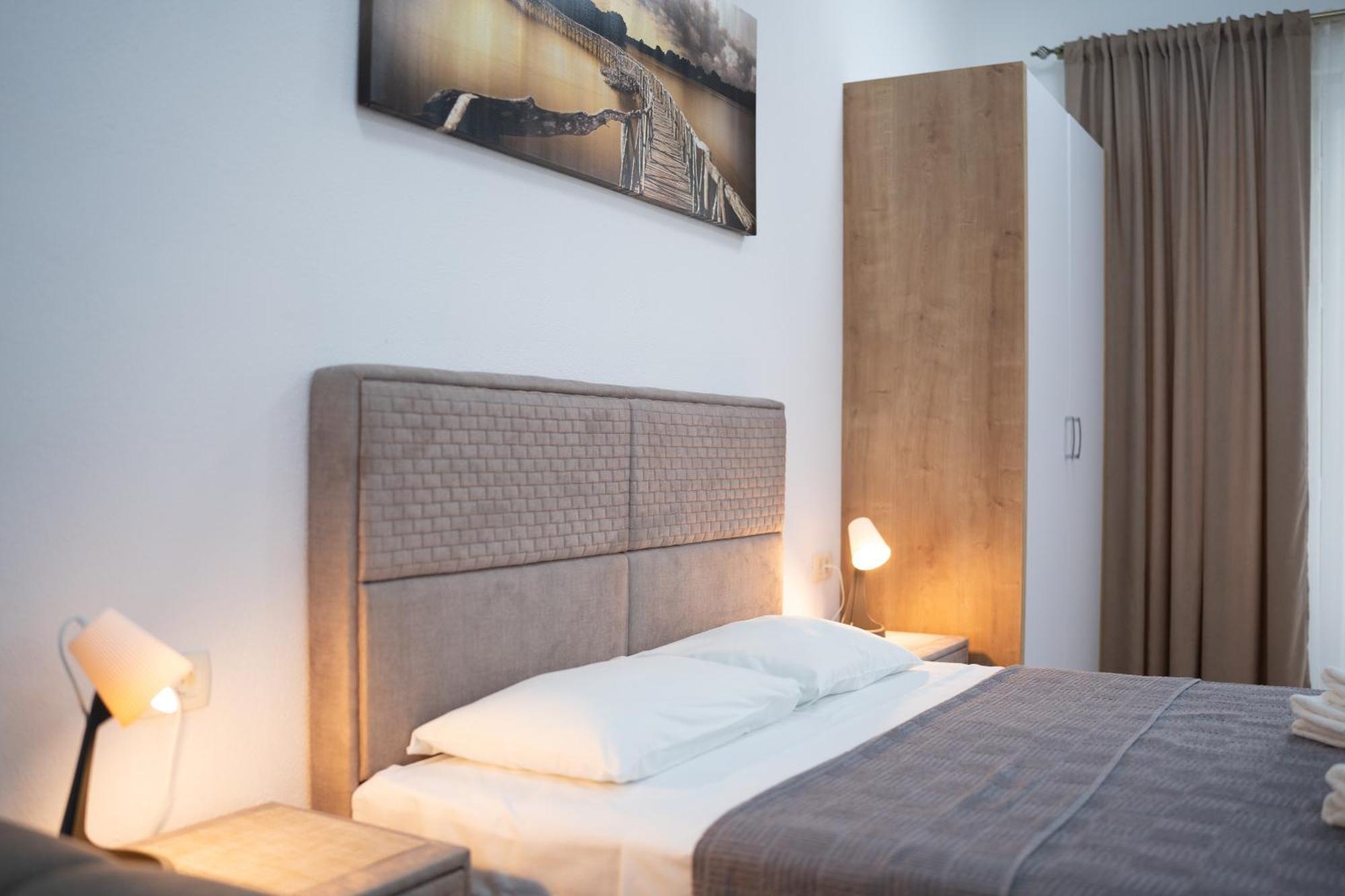 Dane Apartment Airport Podgorica 미트로비처 외부 사진
